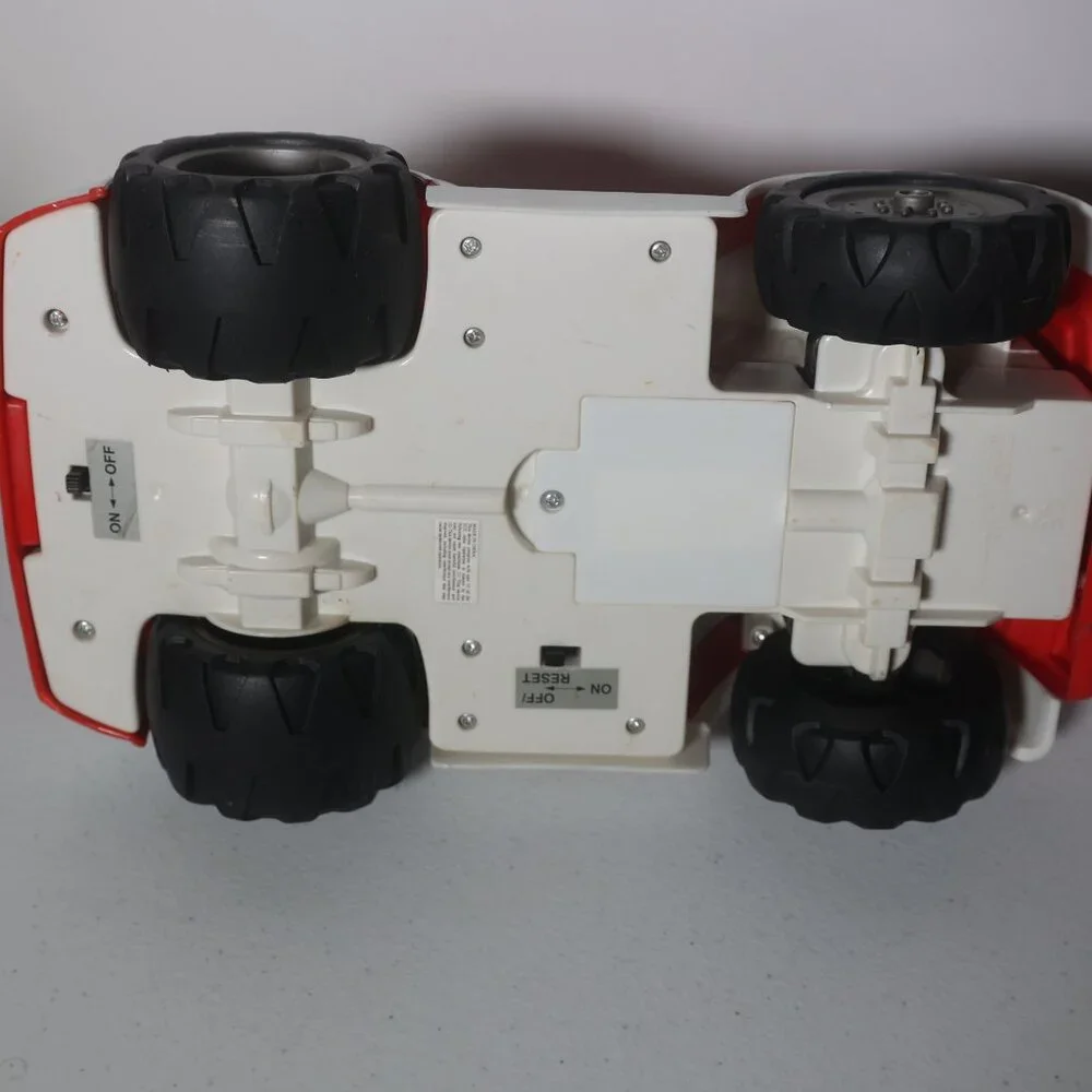 Hasbro 2000 TONKA Chuck My Talking Fire Truck Red Plastic 13